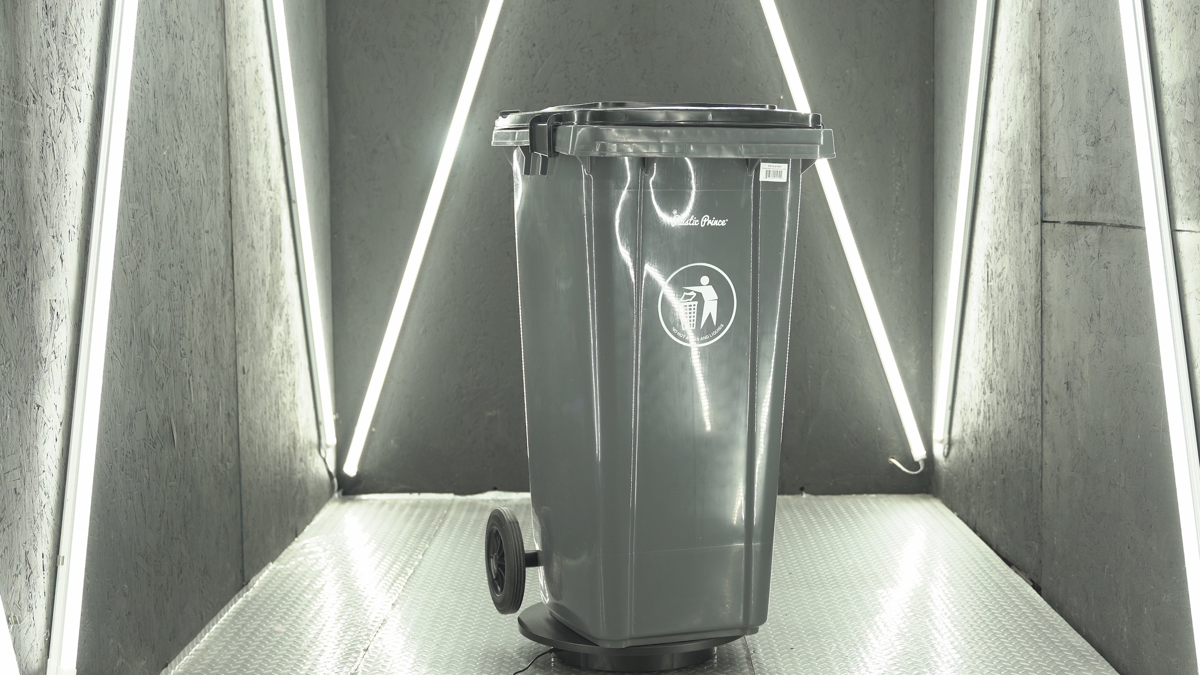 32-Gallon Gray Rollout Container with Snap-Lock – PlasticPrince